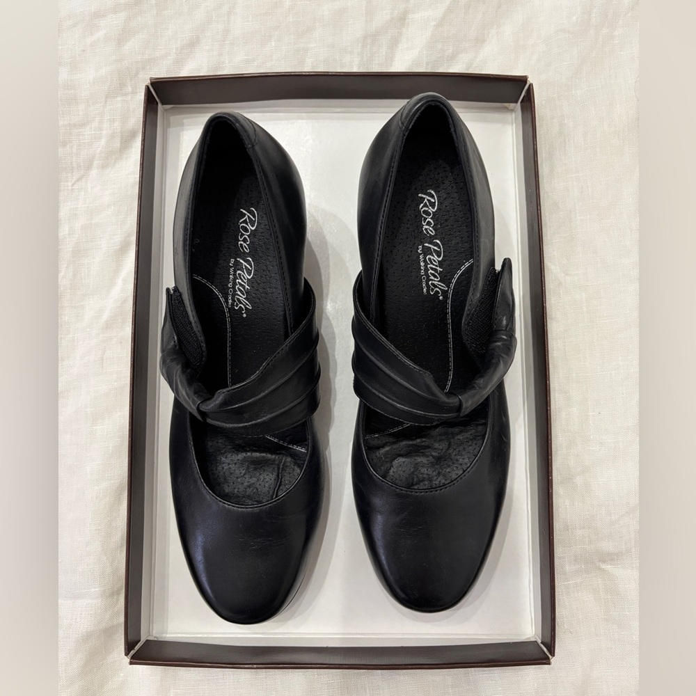 Leather ‘Pinup’ black heals by Walking Cradles